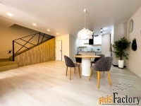 3 - комн.  квартира, 166.2 м², 1/13 эт.