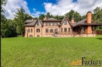 коттедж 1100 м² на участке 70 сот.